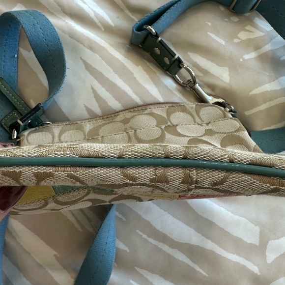 Vintage Coach Signature Hamptons Weekend Multicolor Stripe Crossbody Bag - Picture 12 of 13